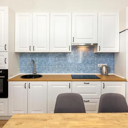 Leogrand Three Bedrooms Vip On Kniazia Romana 12