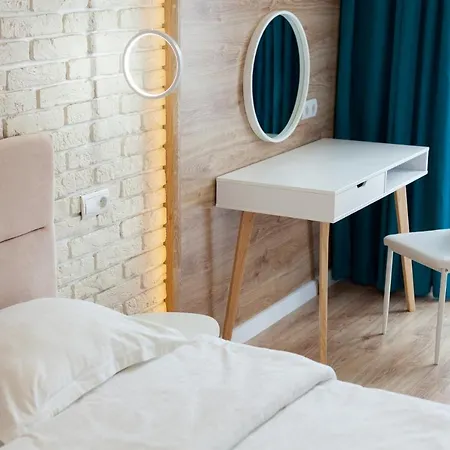 Leogrand Three Bedrooms Vip On Kniazia Romana 12 *