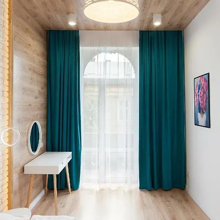 Apartment Leogrand Three Bedrooms Vip On Kniazia Romana 12