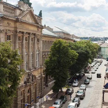 Apartmán Leogrand Three Bedrooms Vip On Kniazia Romana 12 *