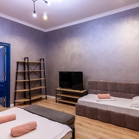 Leogrand Three Bedrooms Vip On Kniazia Romana 12 * Lvov