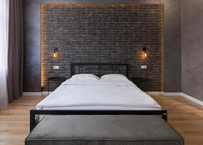 Leogrand Three Bedrooms Vip On Kniazia Romana 12 Apartmán Lvov