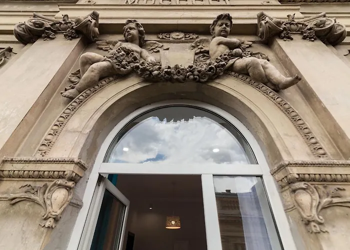 Leogrand Three Bedrooms Vip On Kniazia Romana 12 * Lvov