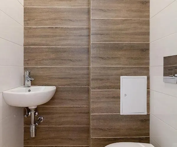 Leogrand Three Bedrooms Vip On Kniazia Romana 12 Apartmán Lvov