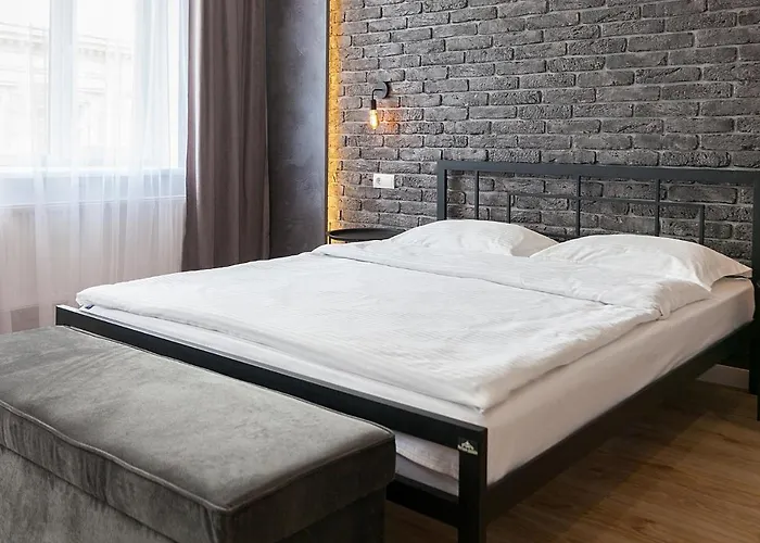 Leogrand Three Bedrooms Vip On Kniazia Romana 12 *