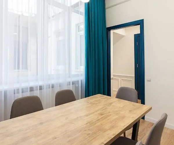 Leogrand Three Bedrooms Vip On Kniazia Romana 12 * Lvov