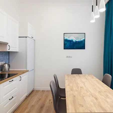 Leogrand Three Bedrooms Vip On Kniazia Romana 12 Leopoli