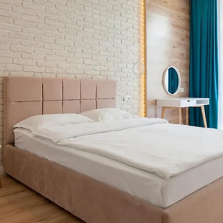 Leogrand Three Bedrooms Vip On Kniazia Romana 12