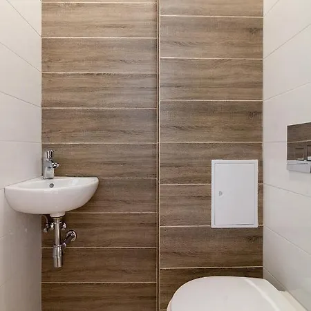 Leogrand Three Bedrooms Vip On Kniazia Romana 12 Appartamento Leopoli