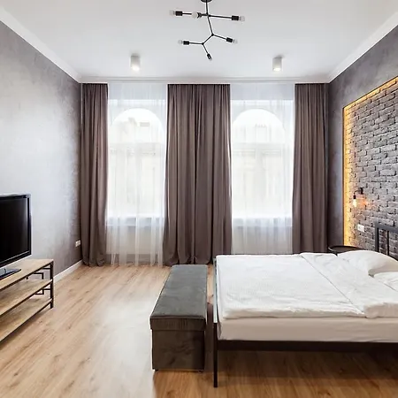 Leogrand Three Bedrooms Vip On Kniazia Romana 12 דירה לבוב