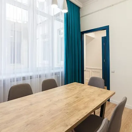 Leogrand Three Bedrooms Vip On Kniazia Romana 12 * לבוב