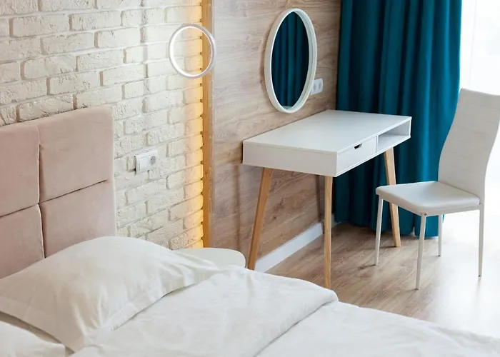 Leogrand Three Bedrooms Vip On Kniazia Romana 12 *