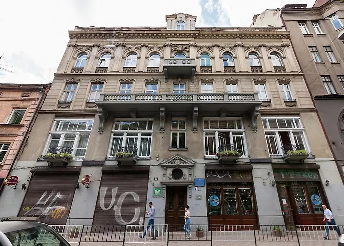 Leogrand Three Bedrooms Vip On Kniazia Romana 12