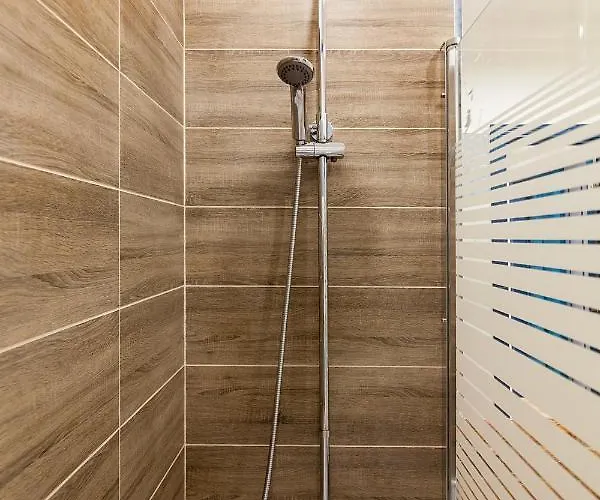 Leogrand Three Bedrooms Vip On Kniazia Romana 12 리비프