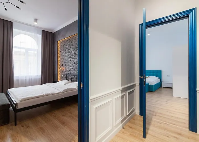 아파트 Leogrand Three Bedrooms Vip On Kniazia Romana 12