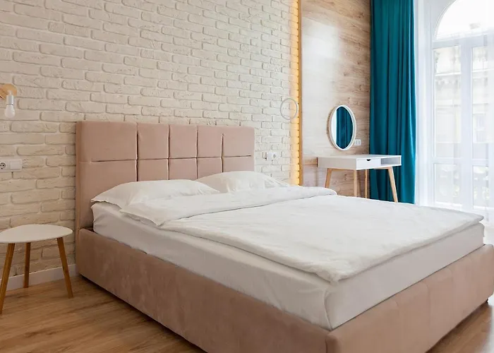 Leogrand Three Bedrooms Vip On Kniazia Romana 12