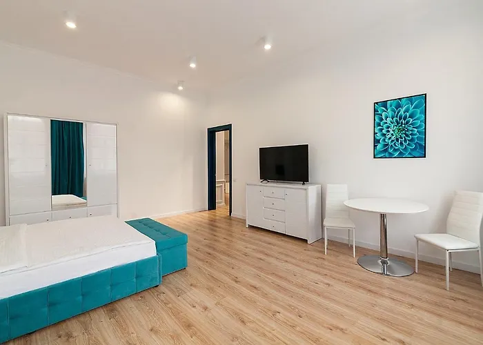 Leogrand Three Bedrooms Vip On Kniazia Romana 12 *