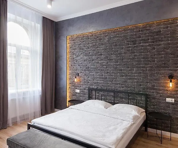 شقة Leogrand Three Bedrooms Vip On Kniazia Romana 12