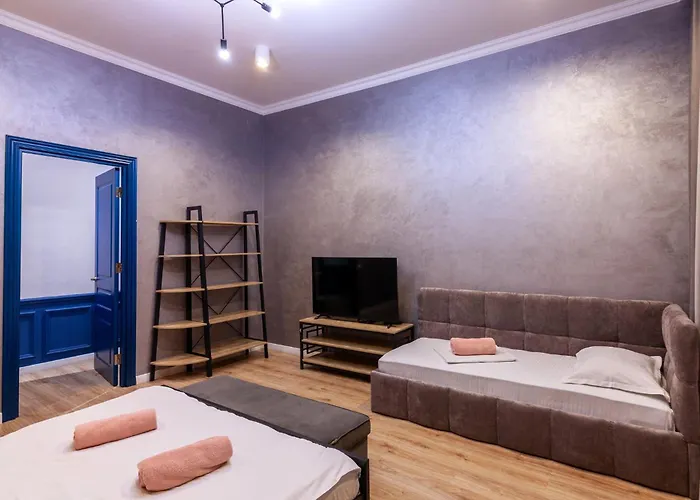 Leogrand Three Bedrooms Vip On Kniazia Romana 12 * 리비프