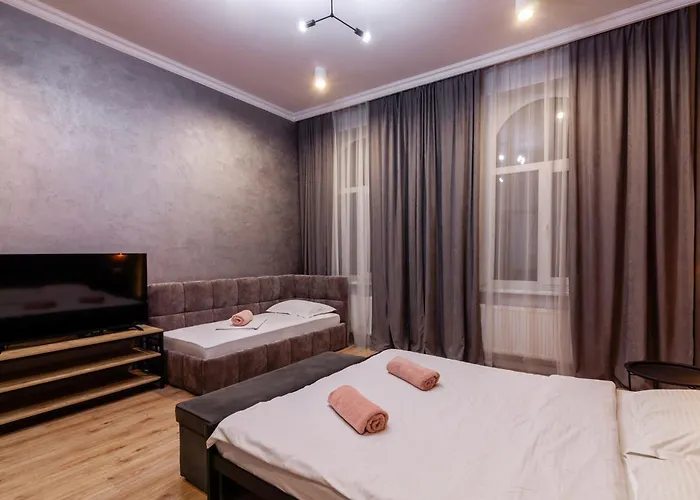 Leogrand Three Bedrooms Vip On Kniazia Romana 12 아파트