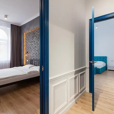 شقة Leogrand Three Bedrooms Vip On Kniazia Romana 12