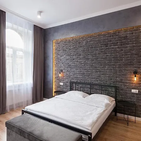 شقة Leogrand Three Bedrooms Vip On Kniazia Romana 12
